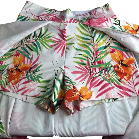 NWT New York & Company Pleated Overlay Tropical Floral Skirt With Shorts. Size L - Picture 5 of 12